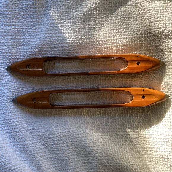 Two wooden weaving boat shuttles. Bobbins. Lowell Shuttle Co. Mass. #1562. - Picture 3 of 6